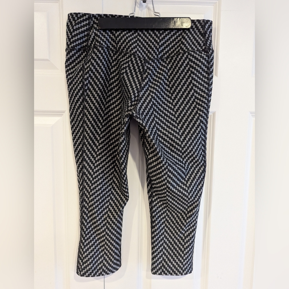 Nike Legend 2.0 Dri Fit Zig-Zag Capri Leggings Sz large - Picture 5 of 7